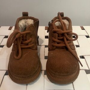UGG neumel Tan Kids Boots with Cozy Lining